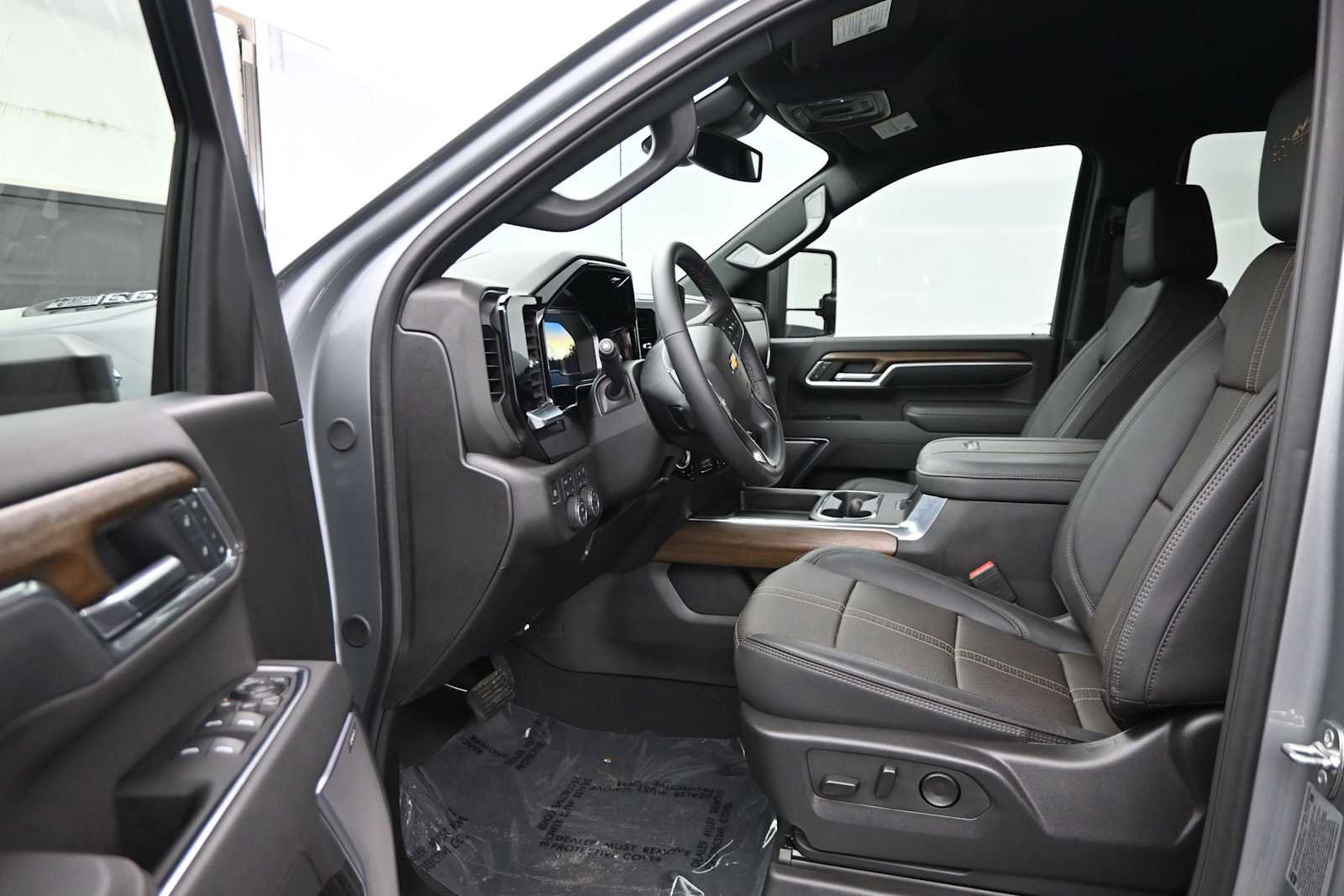 Used 2025 Chevrolet Silverado 2500 High Country w/ Z71 Off-Road Package AWD/4WD image 11