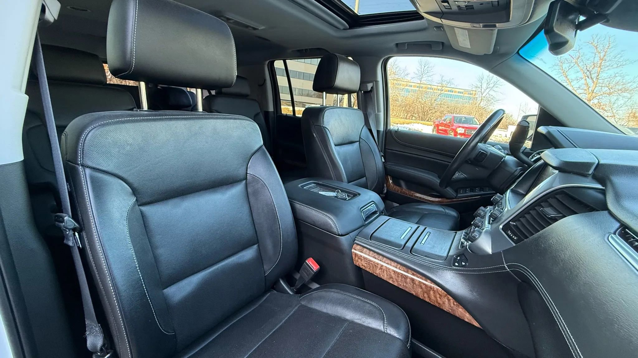 Used 2017 Chevrolet Suburban Premier AWD/4WD image 40