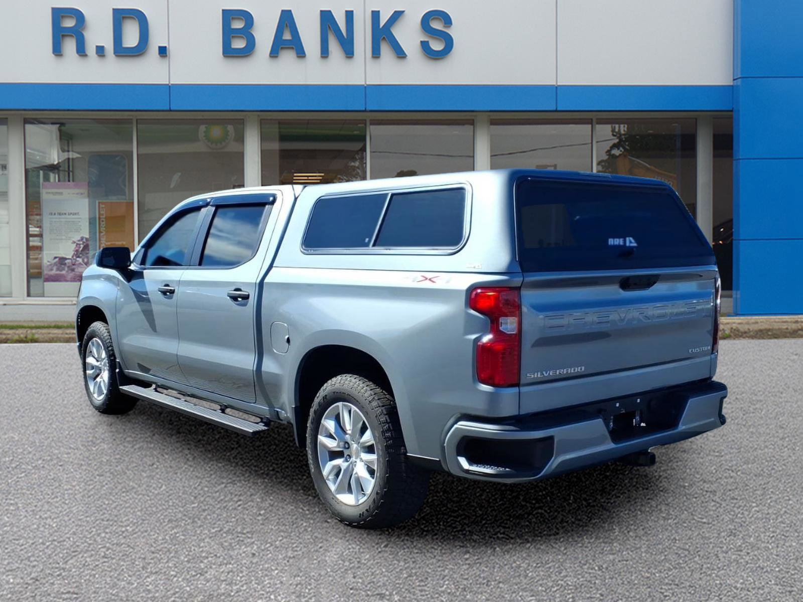 Used 2025 Chevrolet Silverado 1500 Custom image 3