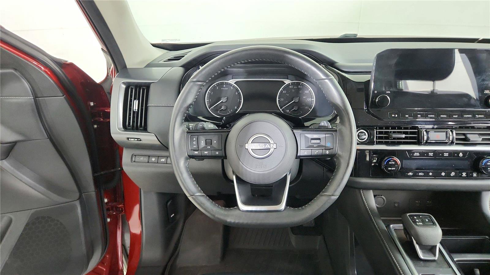 Used 2023 Nissan Pathfinder SL AWD/4WD image 11