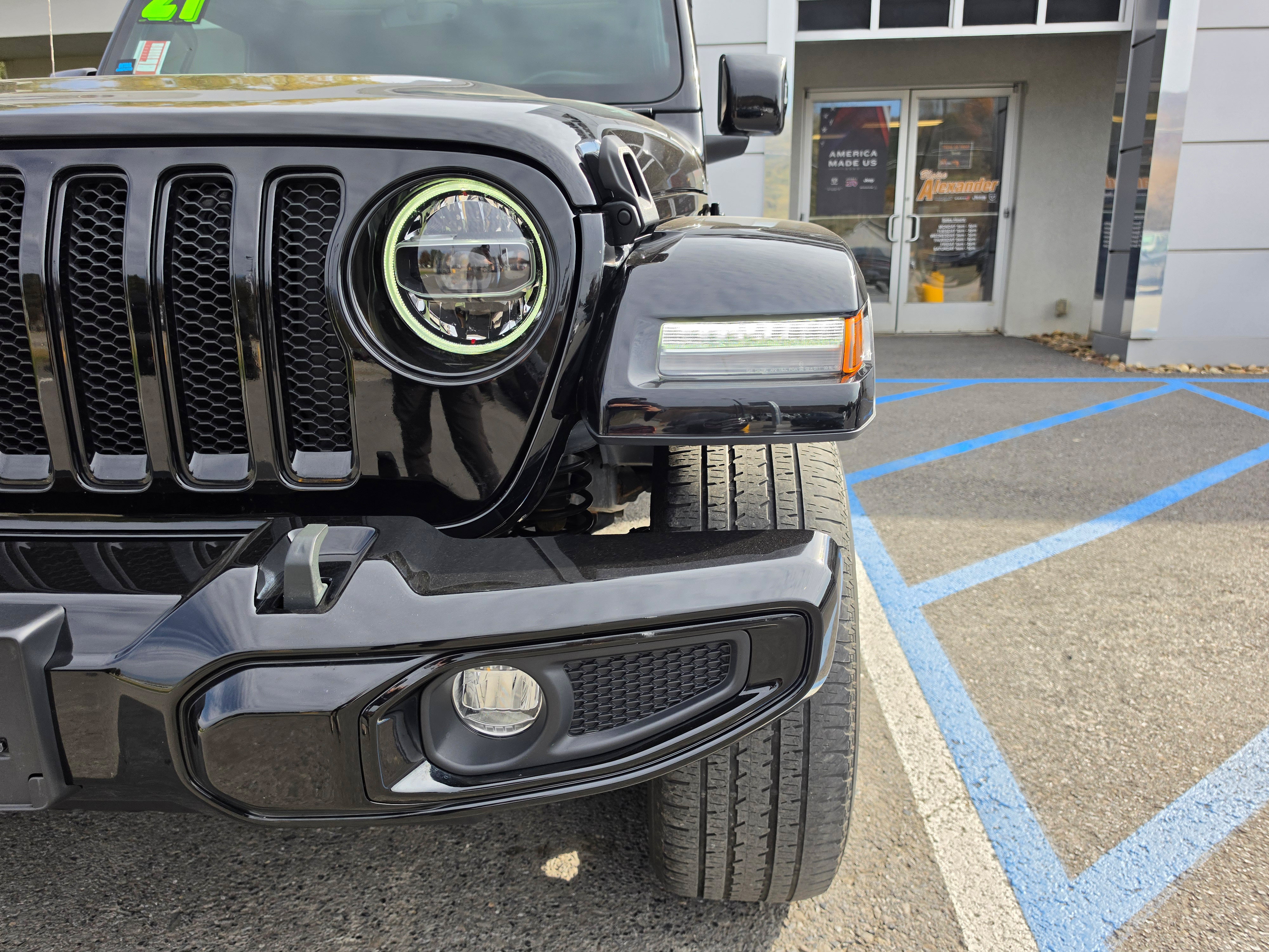 Used 2021 Jeep Wrangler Unlimited Sahara AWD/4WD image 10