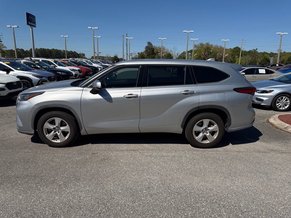 Used 2020 Toyota Highlander LE image 12
