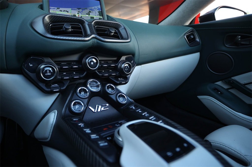 Used 2023 Aston Martin V12 Vantage Roadster image 39