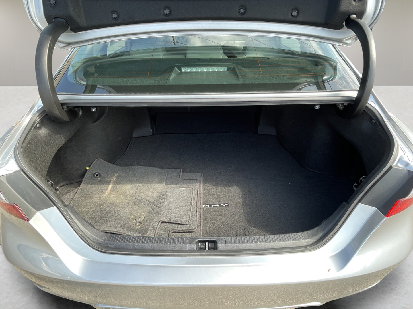 Used 2021 Toyota Camry SE FWD image 29