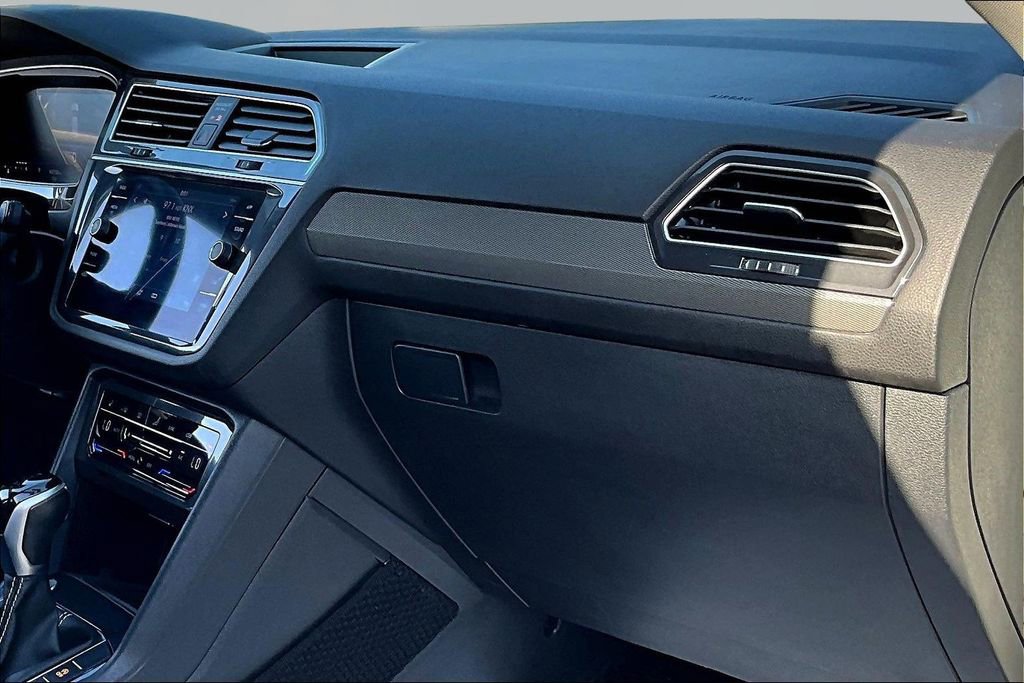 Used 2024 Volkswagen Tiguan Wolfsburg Edition image 25