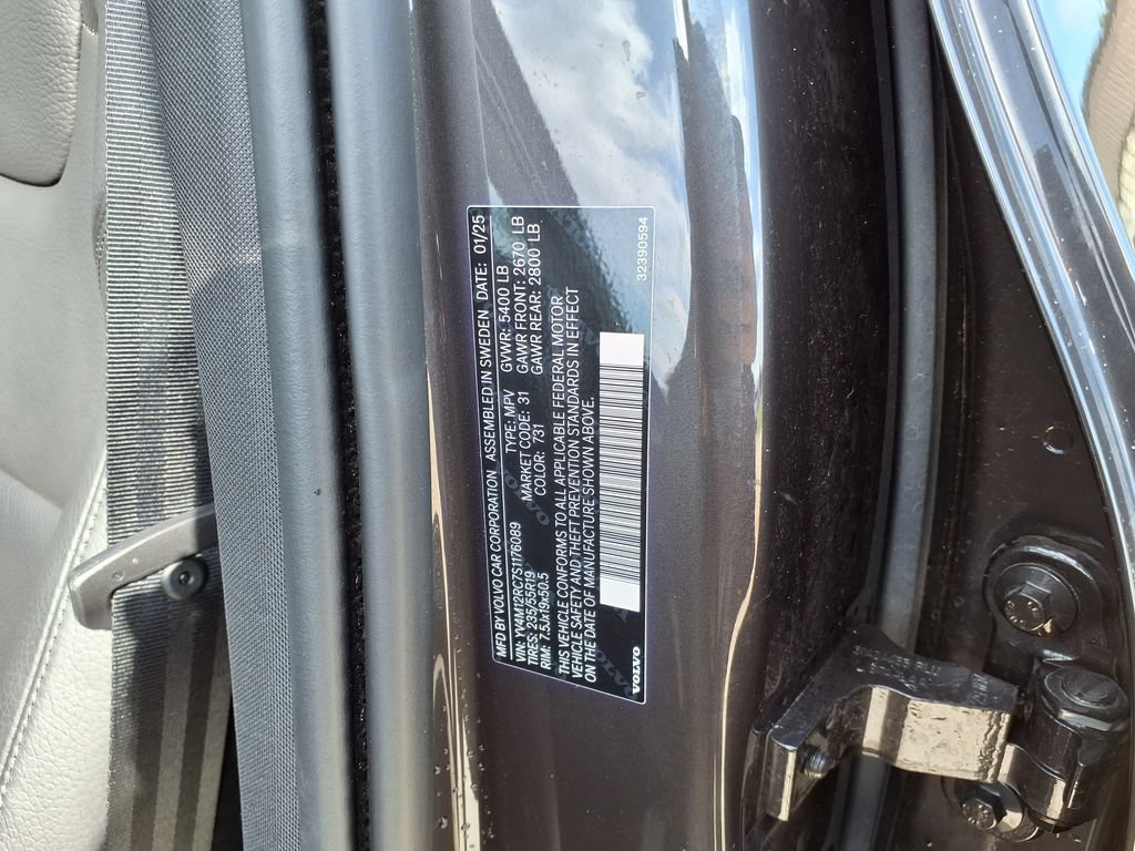 Certified 2025 Volvo XC60 B5 Plus AWD/4WD image 34