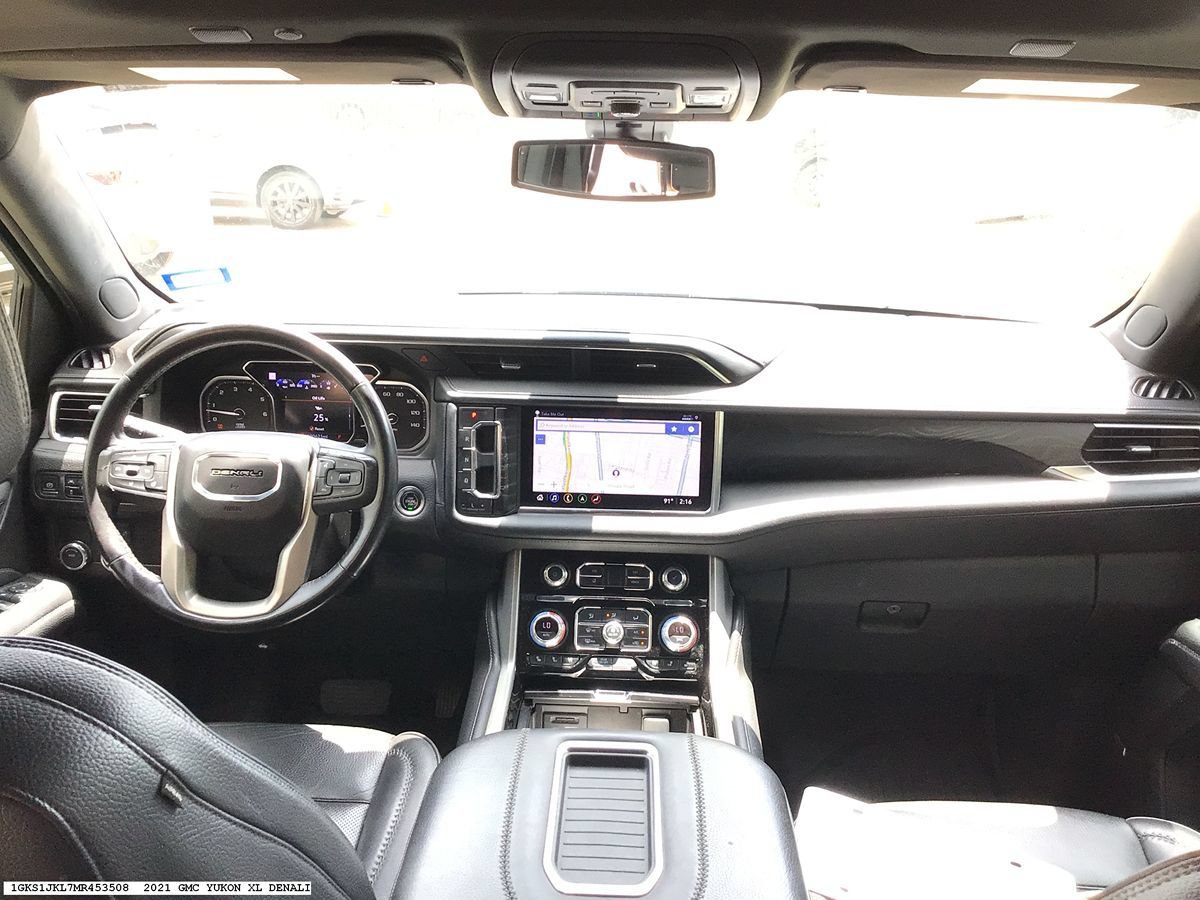 Used 2021 GMC Yukon XL Denali RWD image 12