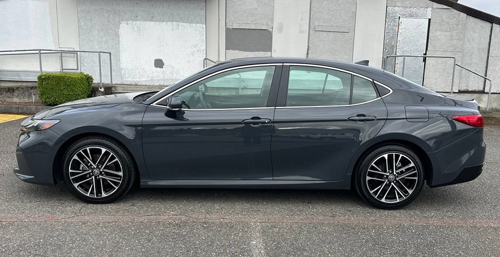 Used 2025 Toyota Camry XLE FWD image 8