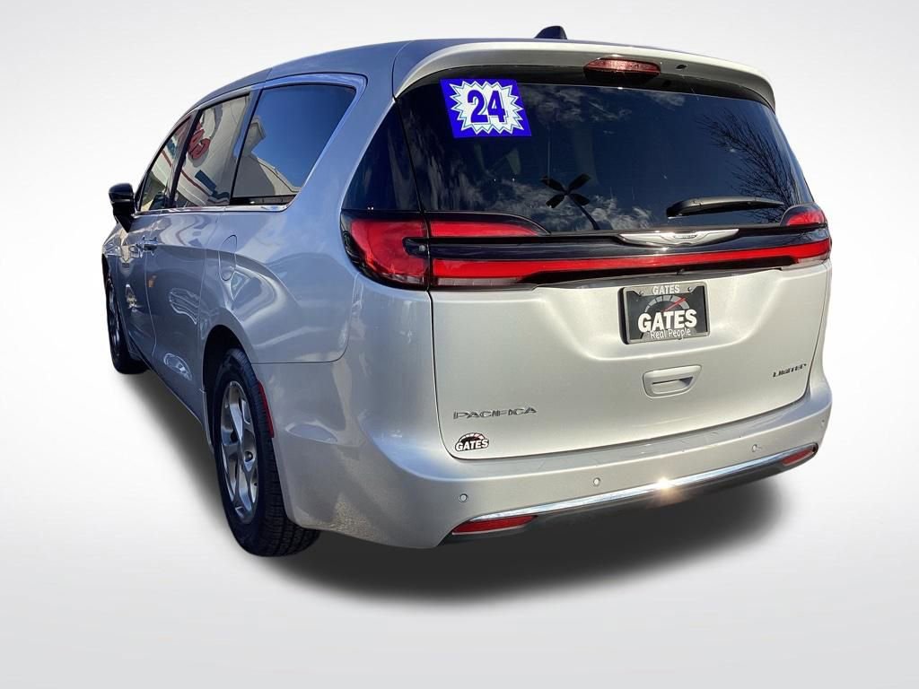 Used 2024 Chrysler Pacifica Limited FWD image 9