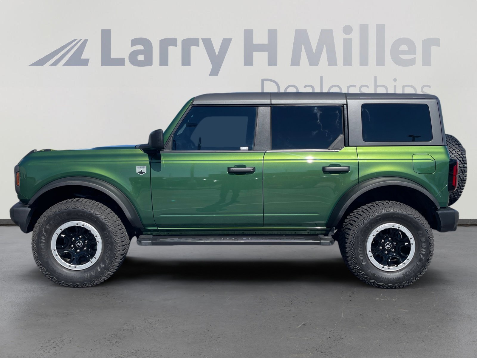 Used 2022 Ford Bronco Big Bend w/ Sasquatch Package image 2