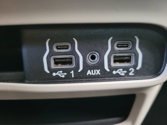 Used 2024 Chrysler Voyager LX image 12
