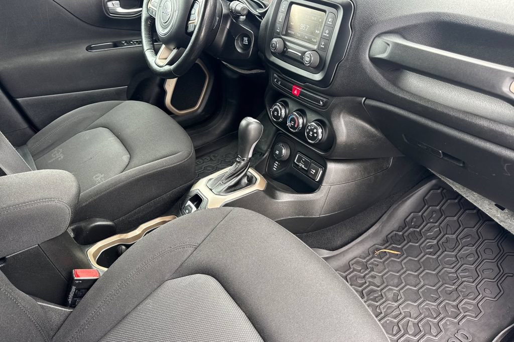 Used 2015 Jeep Renegade Latitude w/ Cold Weather Group II AWD/4WD image 19