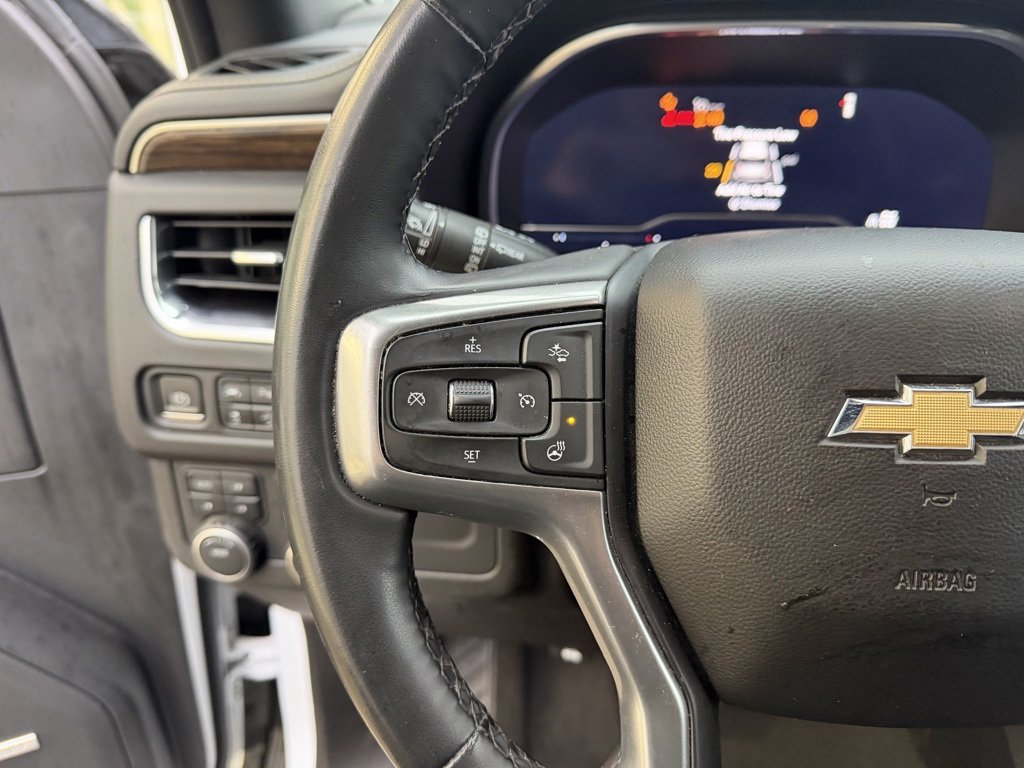 Used 2023 Chevrolet Suburban Premier image 18