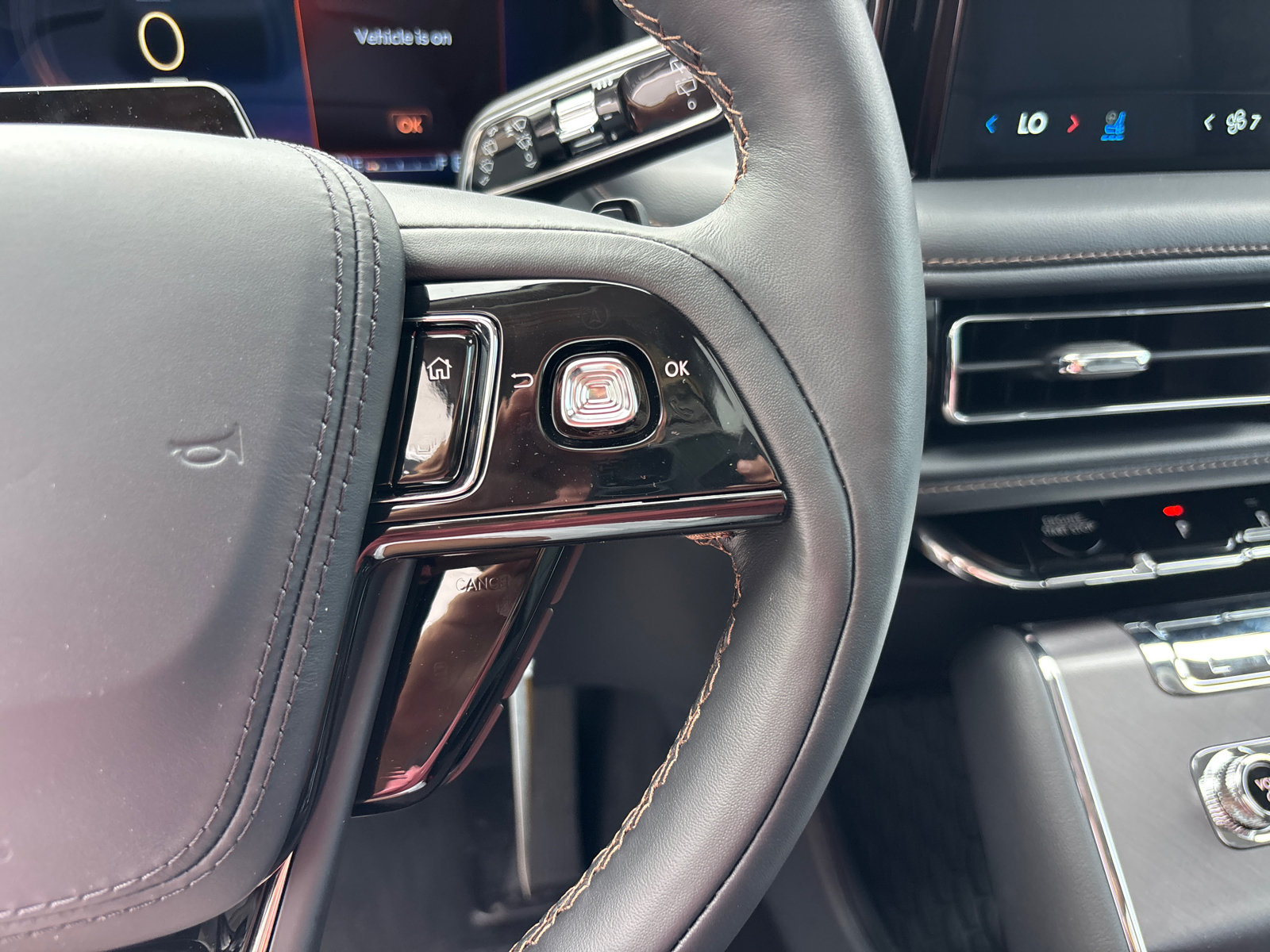 New 2026 Lincoln Aviator AWD image 18