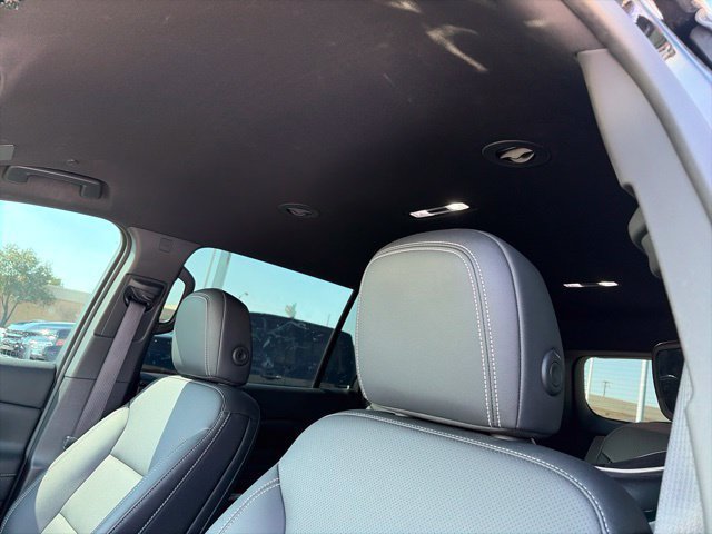 Used 2025 Chevrolet Traverse LT w/ Driver Confidence Package FWD image 10