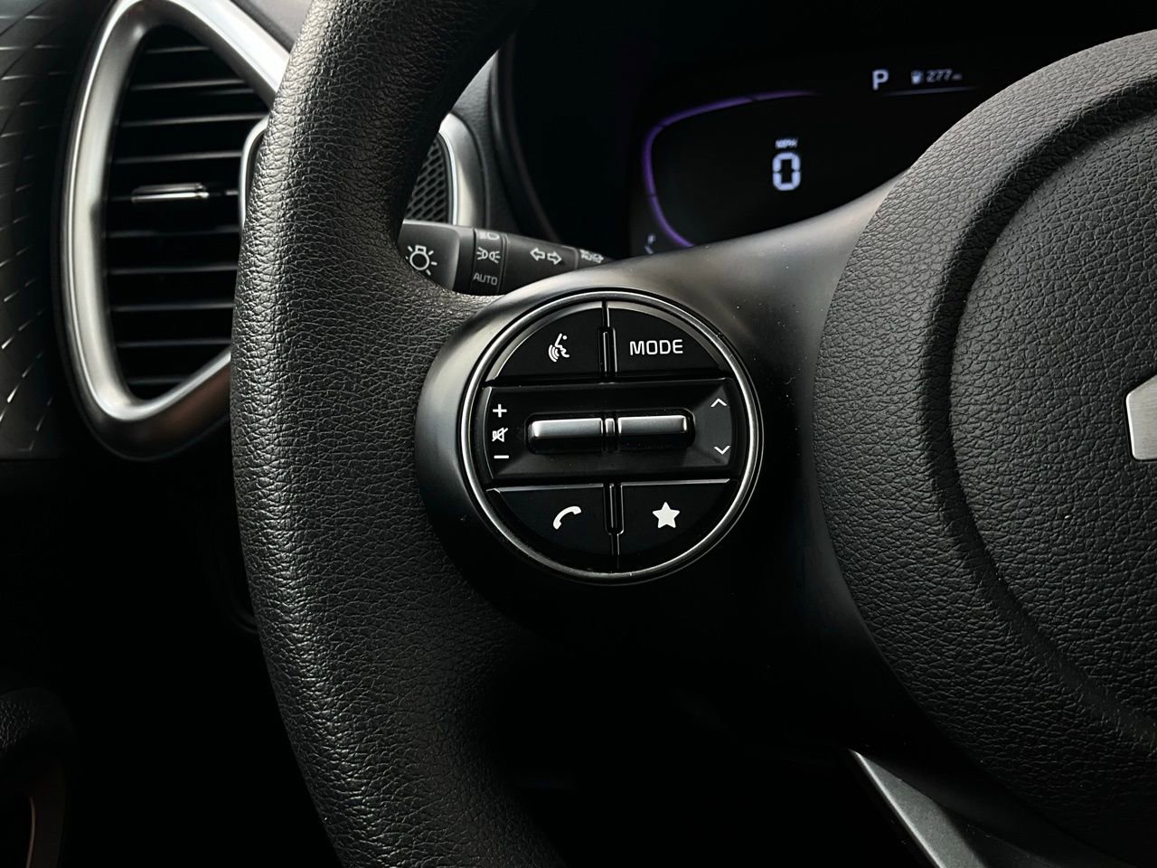 Used 2025 Kia Soul LX w/ LX Technology Package image 31