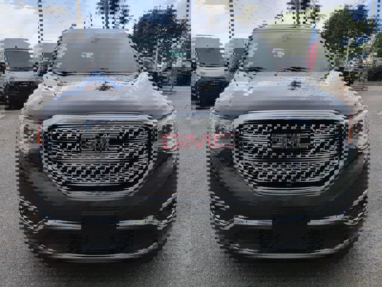 Used 2019 GMC Acadia Denali w/ Technology Package image 3