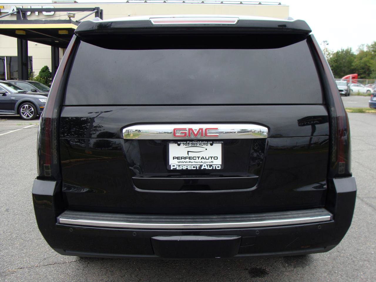 Used 2015 GMC Yukon XL Denali w/ Touring Package AWD/4WD image 5