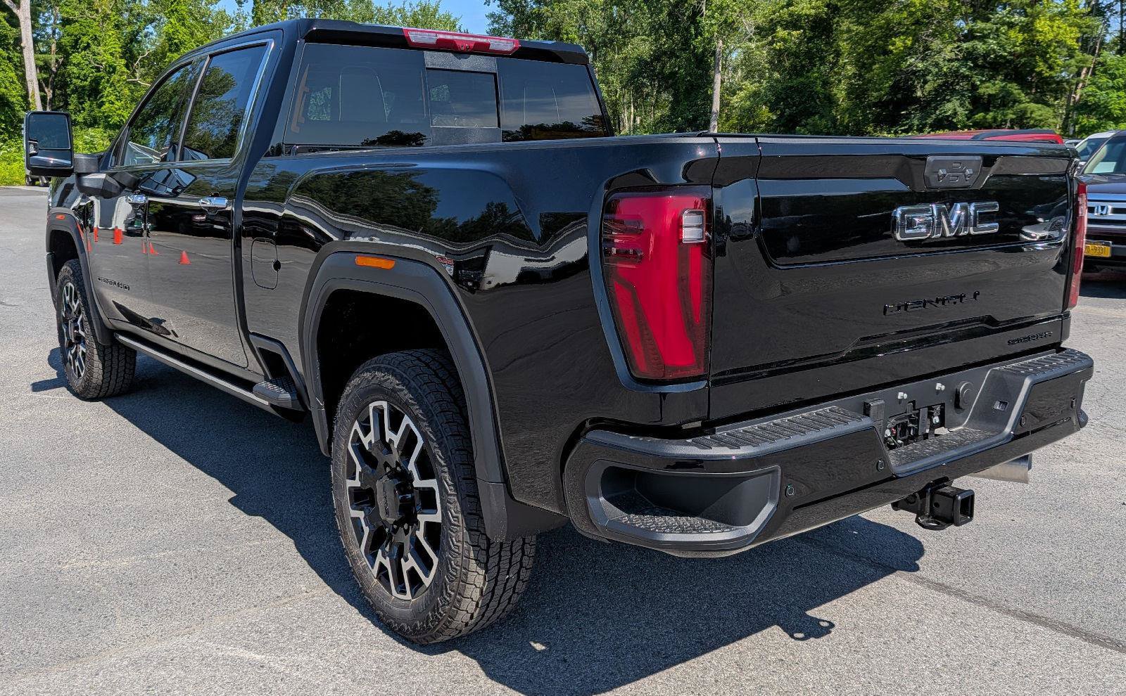 New 2026 GMC Sierra 2500 Denali Ultimate w/ LPO, Black Badging Package AWD/4WD image 8