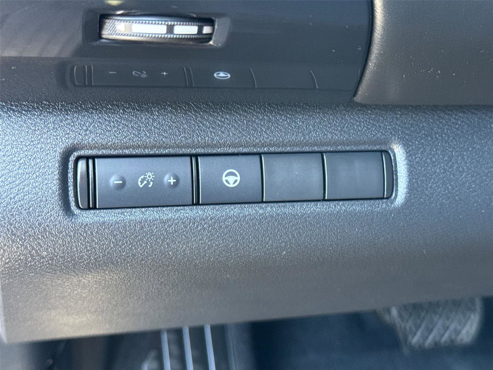 Used 2022 Nissan Pathfinder SV image 29