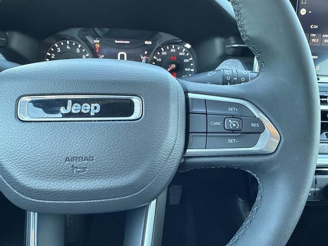 Used 2025 Jeep Compass Latitude image 16