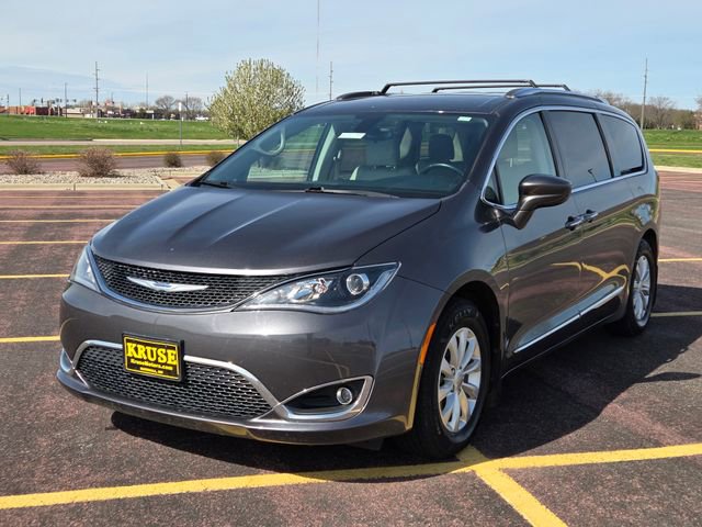 Used 2018 Chrysler Pacifica Touring-L FWD image 8