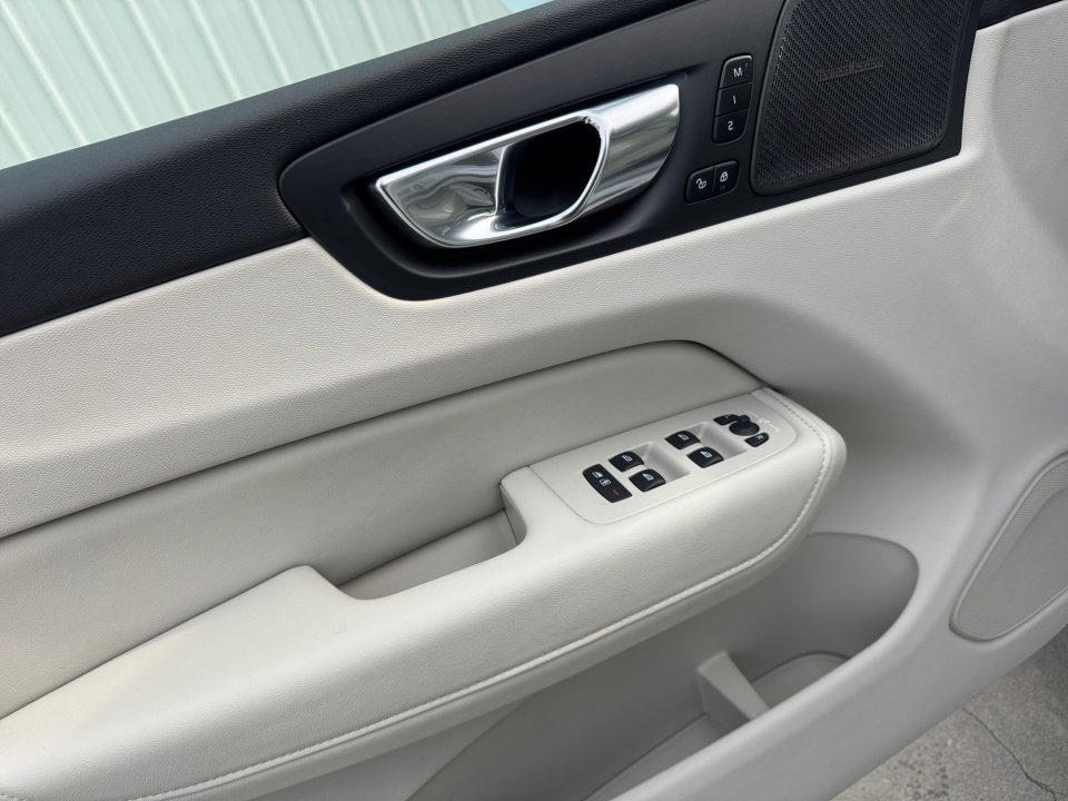 Used 2023 Volvo XC60 B5 Plus w/ Protection Package Premier image 32