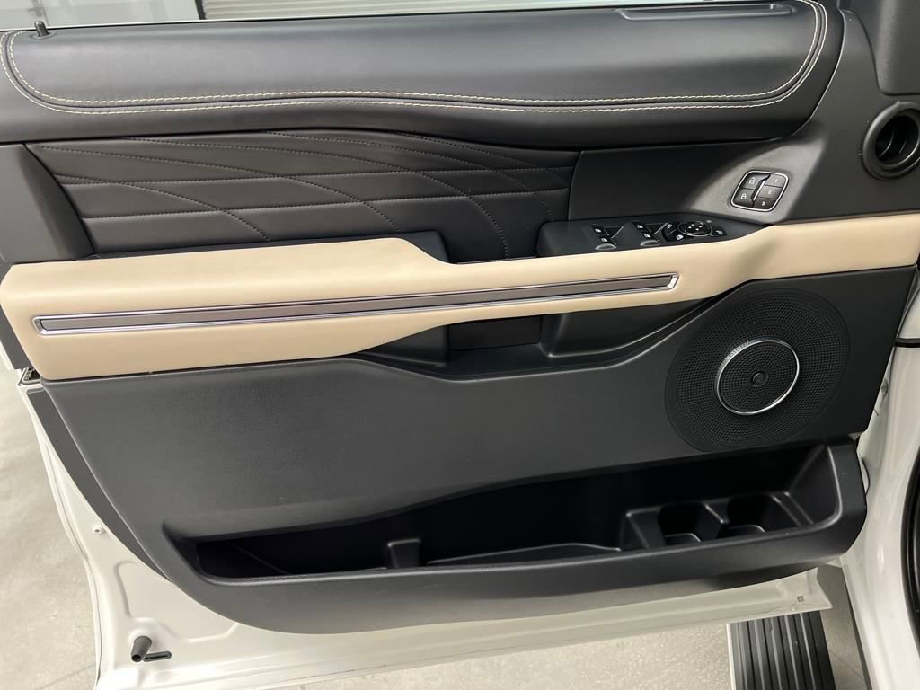 Used 2023 Ford Expedition Max Platinum image 11