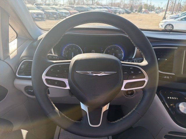 Used 2023 Chrysler Voyager LX image 19