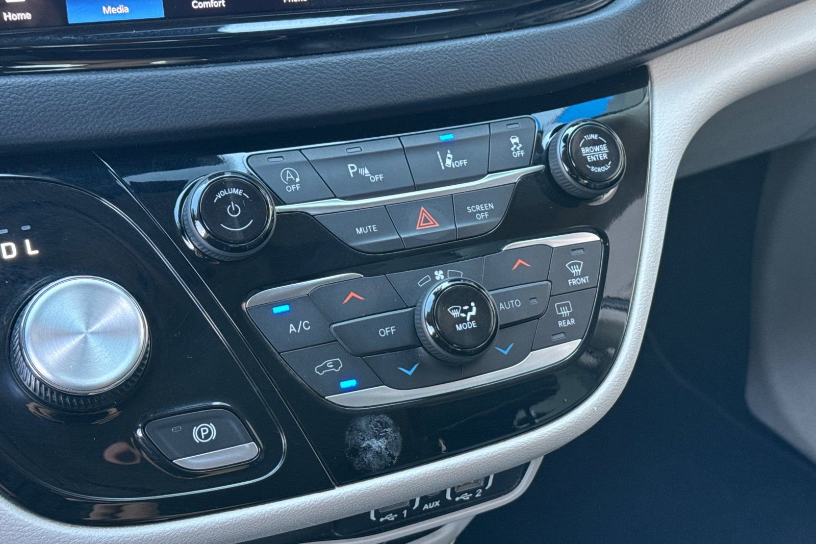 Used 2022 Chrysler Pacifica Touring-L image 30