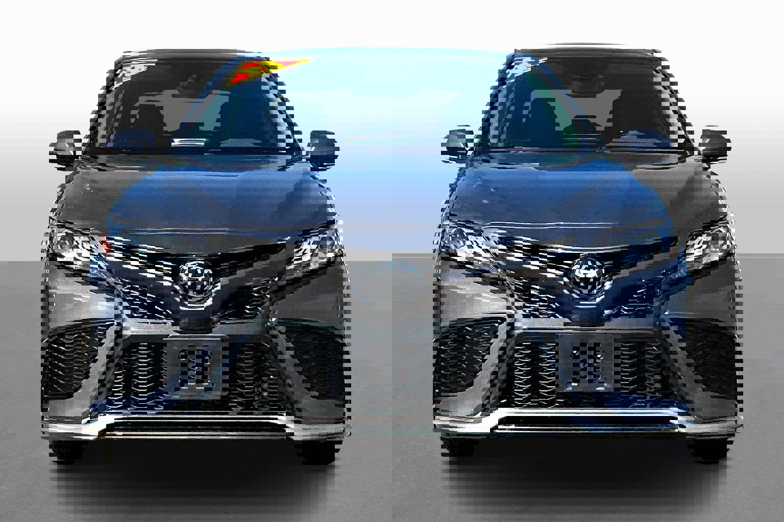 Used 2022 Toyota Camry XSE image 3