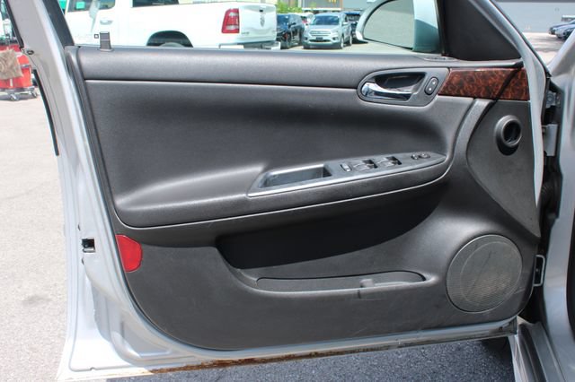 Used 2013 Chevrolet Impala LT w/ LT Sunroof Package FWD image 10