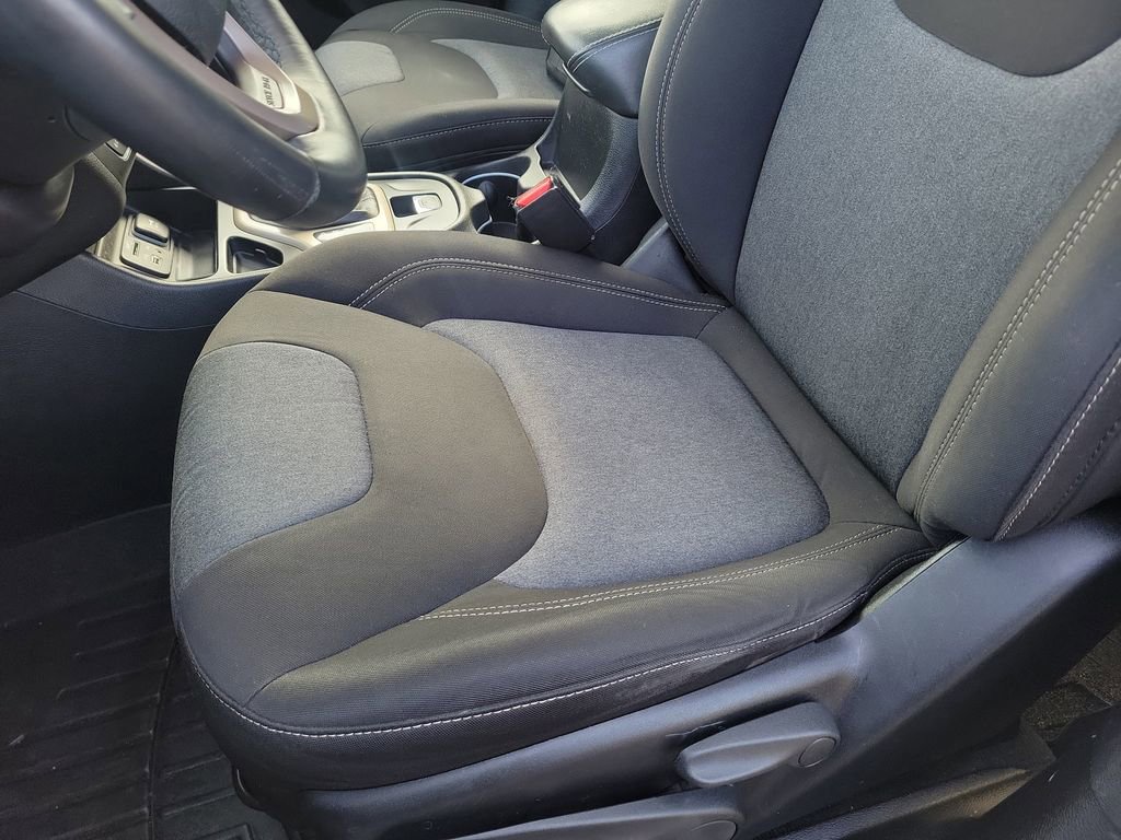 Used 2014 Jeep Cherokee Latitude FWD image 18