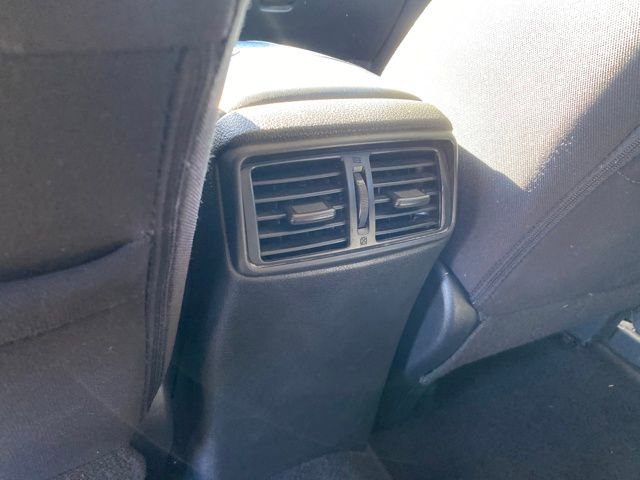 Used 2020 Nissan Rogue SV image 16