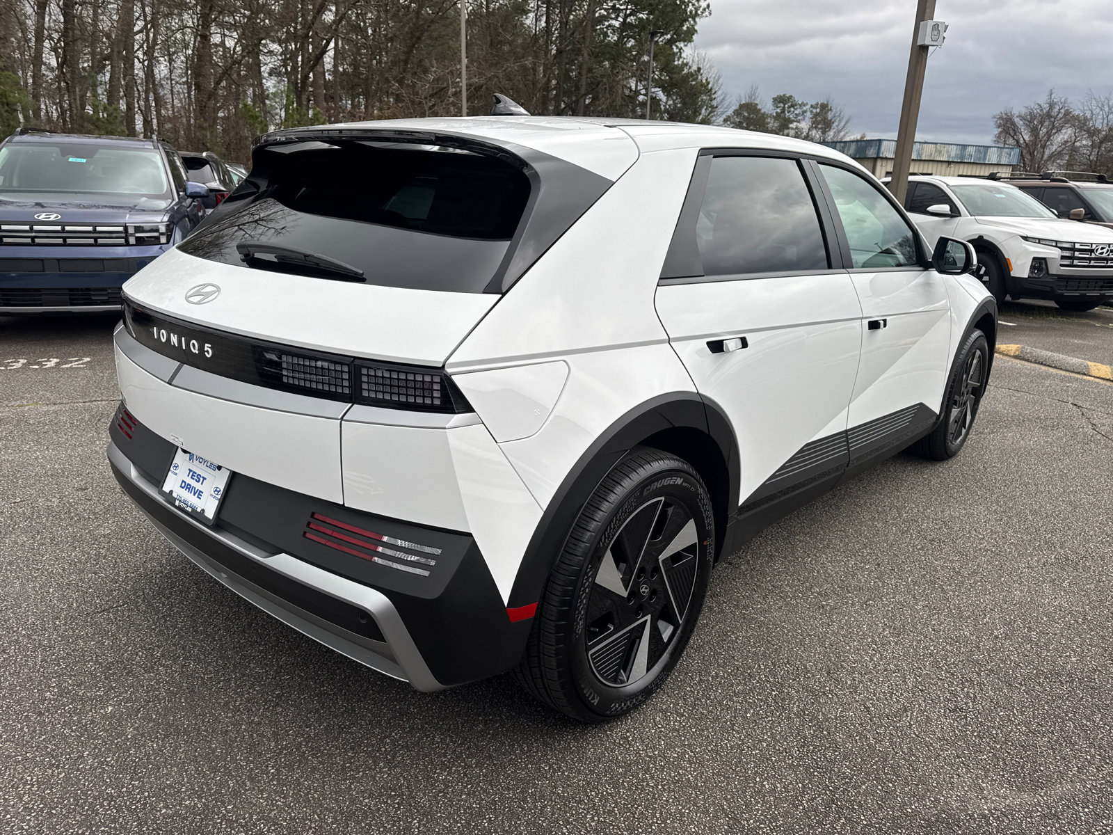 New 2025 Hyundai Ioniq 5 SE image 8