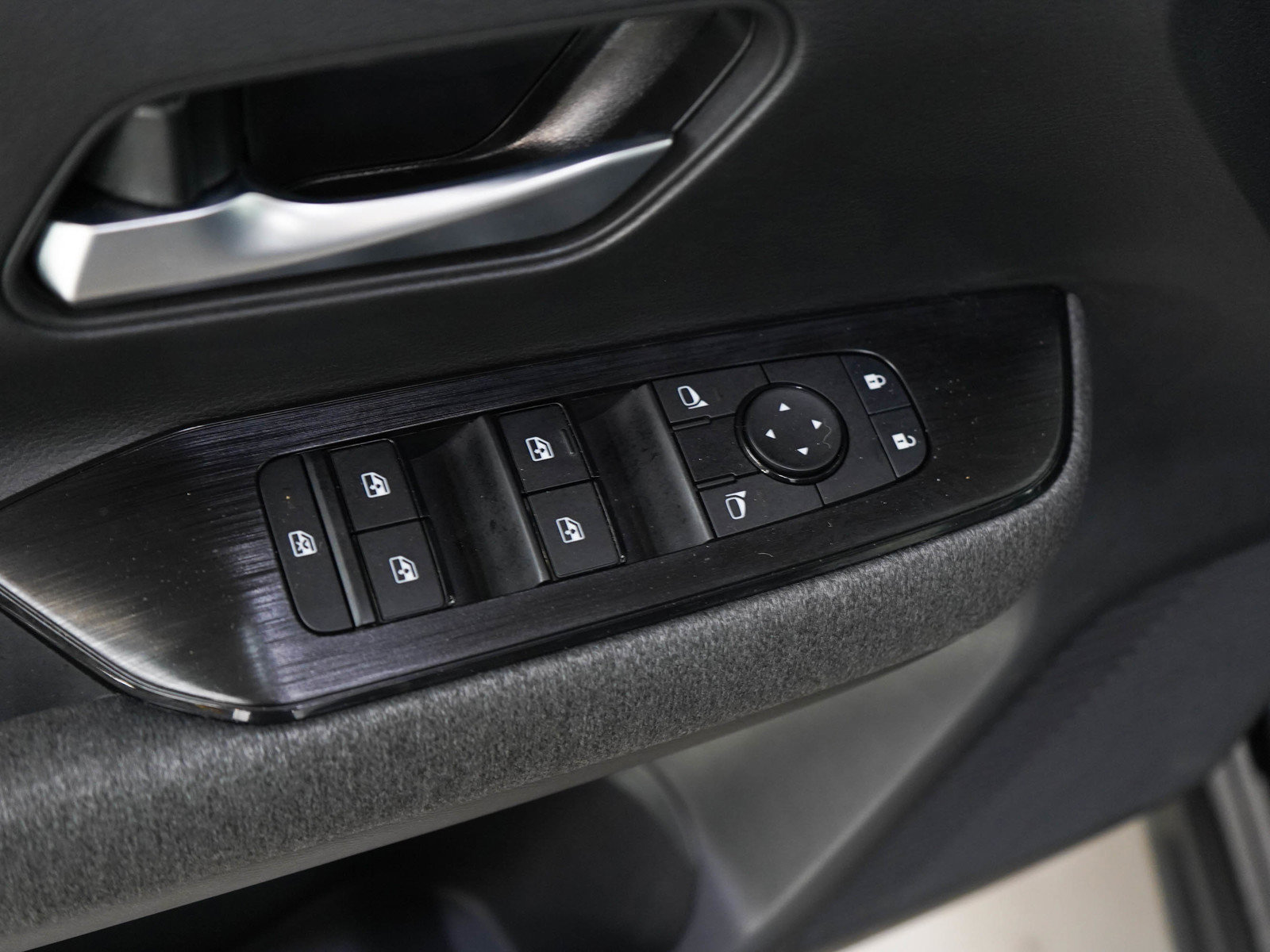 Used 2025 Nissan Kicks SV w/ SV Premium Package AWD/4WD image 20
