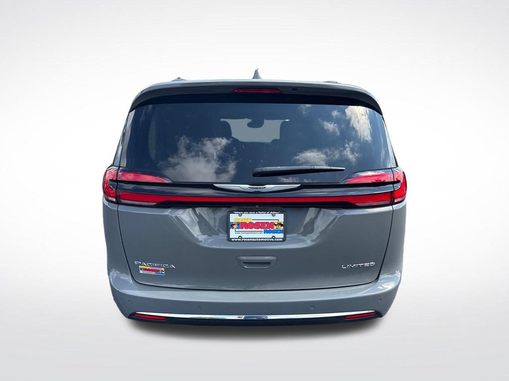 Used 2022 Chrysler Pacifica Limited FWD image 4