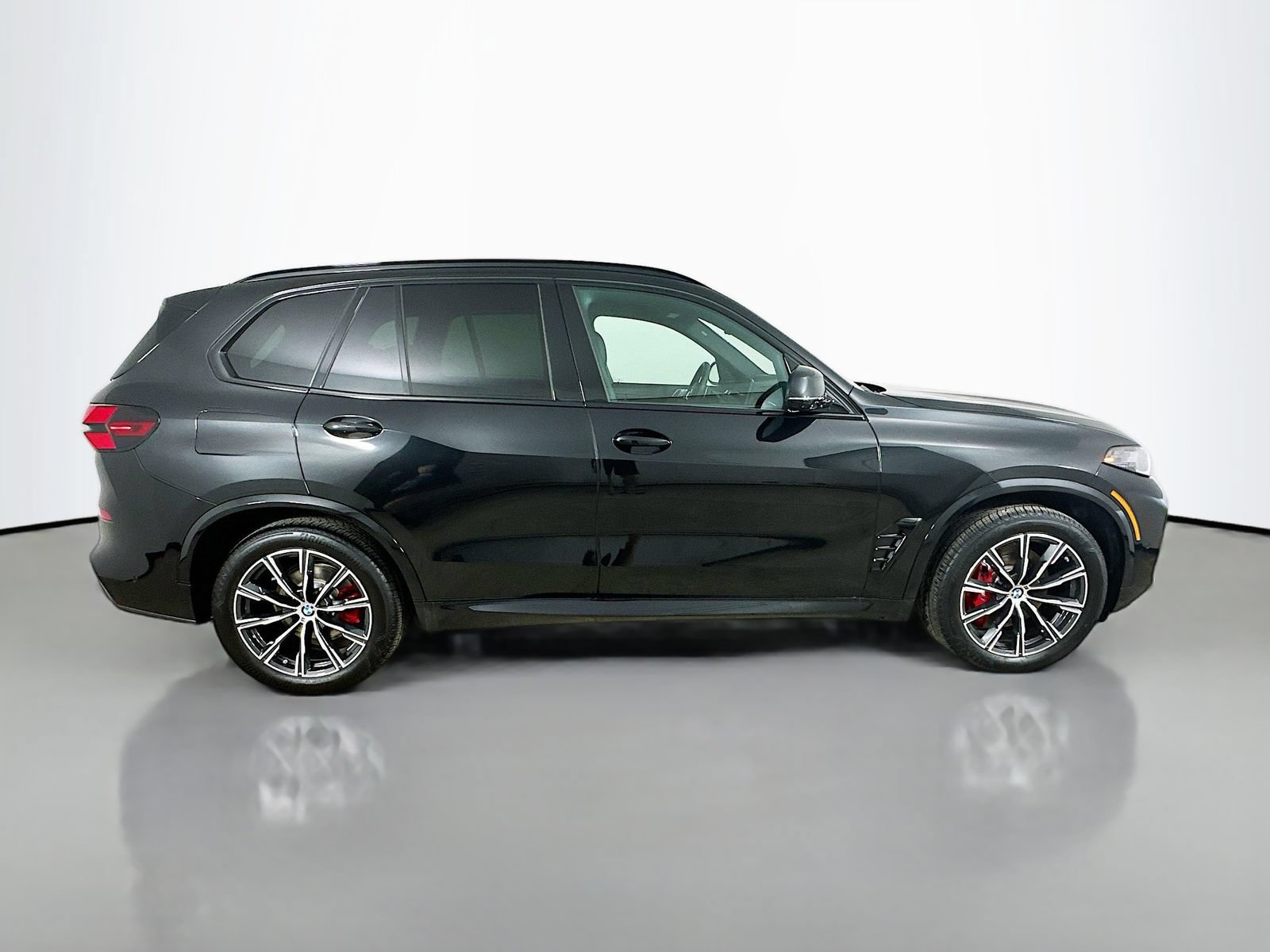 New 2026 BMW X5 xDrive40i w/ M Sport Package AWD/4WD image 4