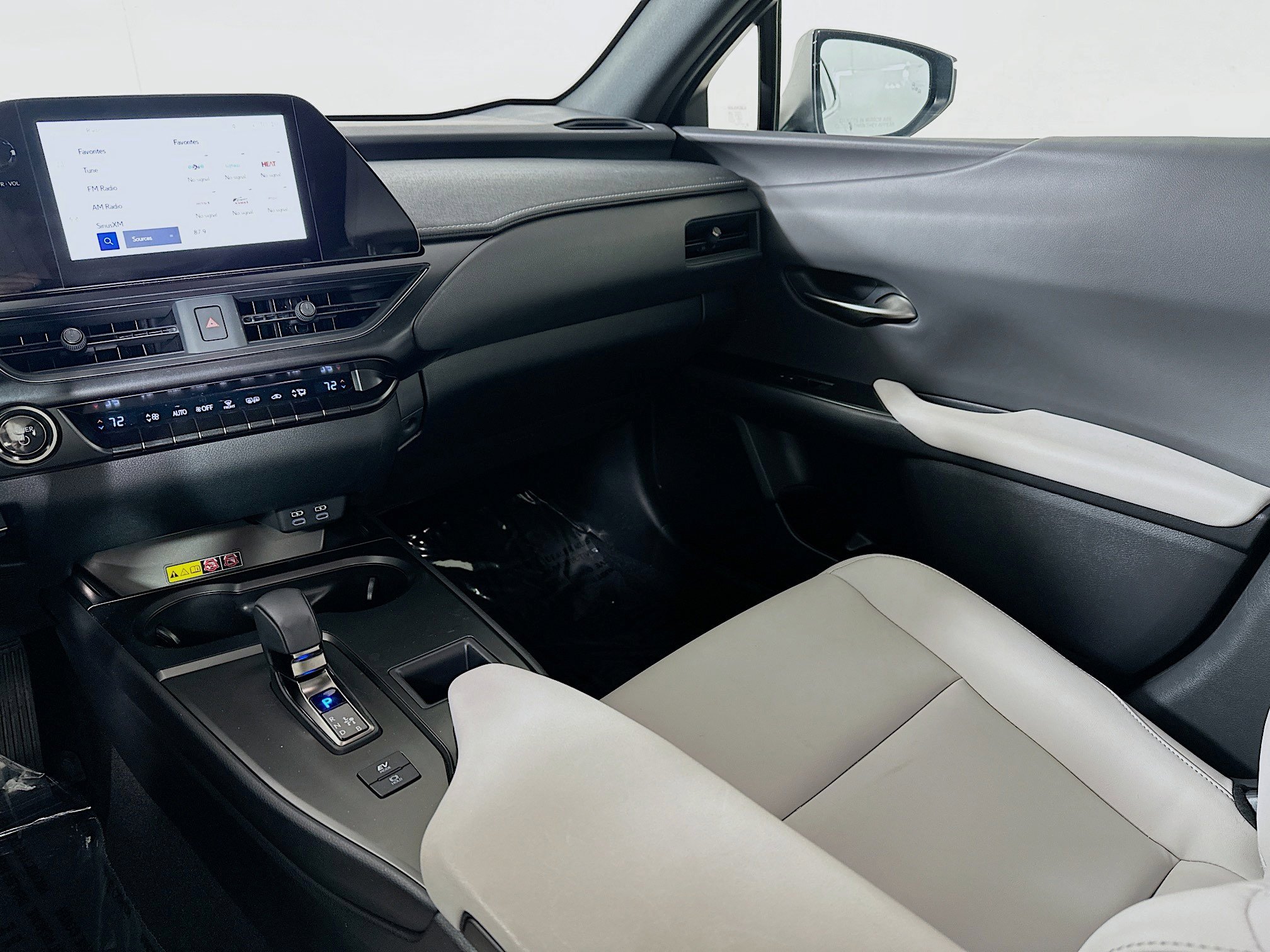 Used 2025 Lexus UX 300h AWD w/ Accessory Package (Z1) image 22