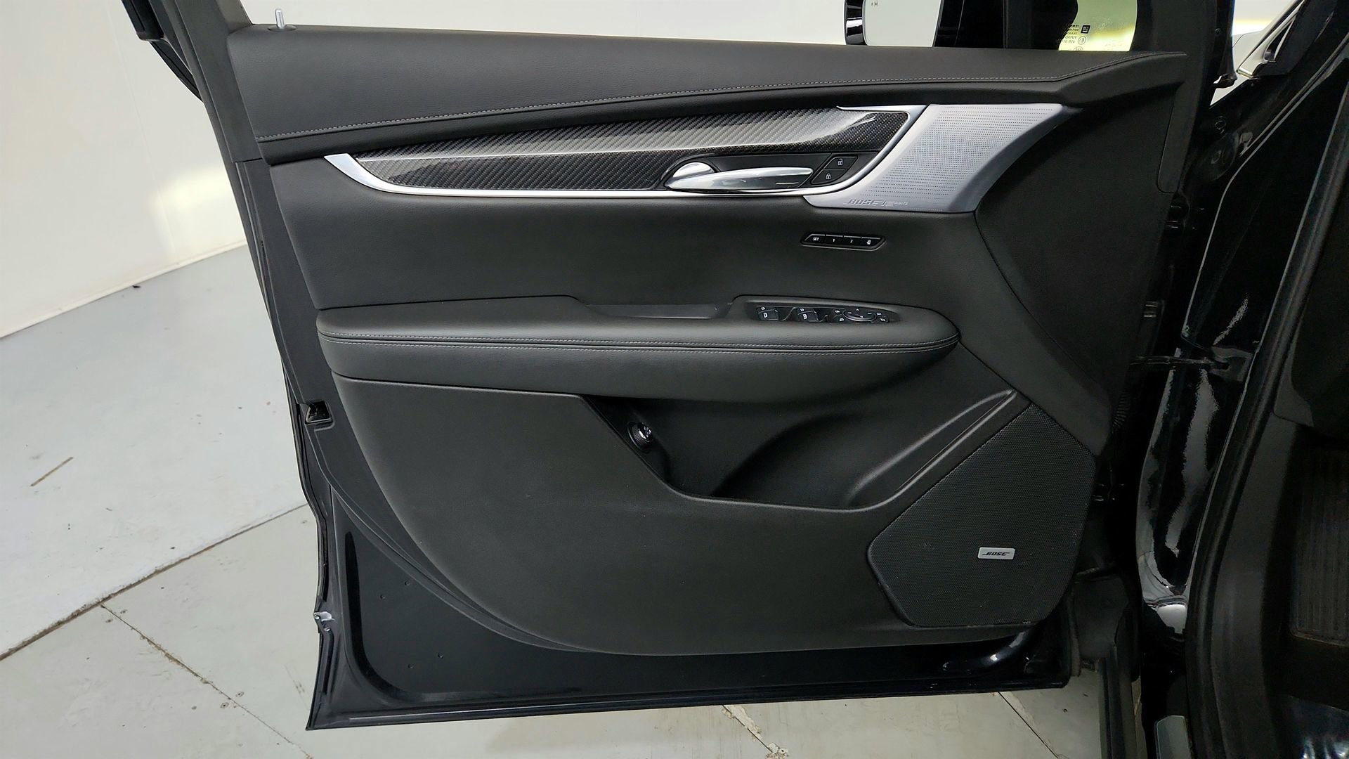 Certified 2024 Cadillac XT6 Sport w/ LPO, Floor Liner Package AWD/4WD image 11