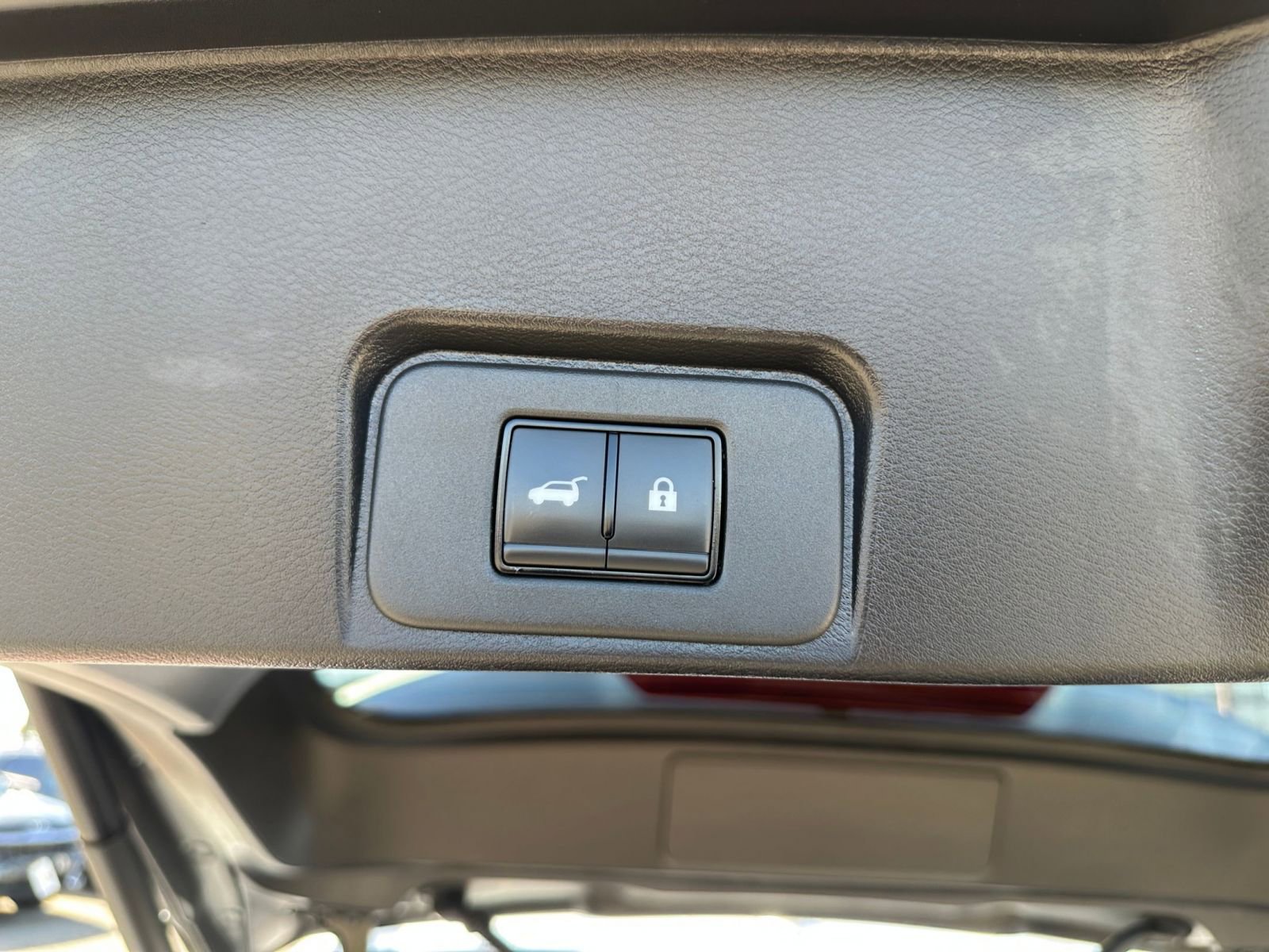 Used 2025 Nissan Rogue SV image 23