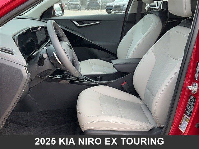 Used 2025 Kia Niro EX Touring image 12