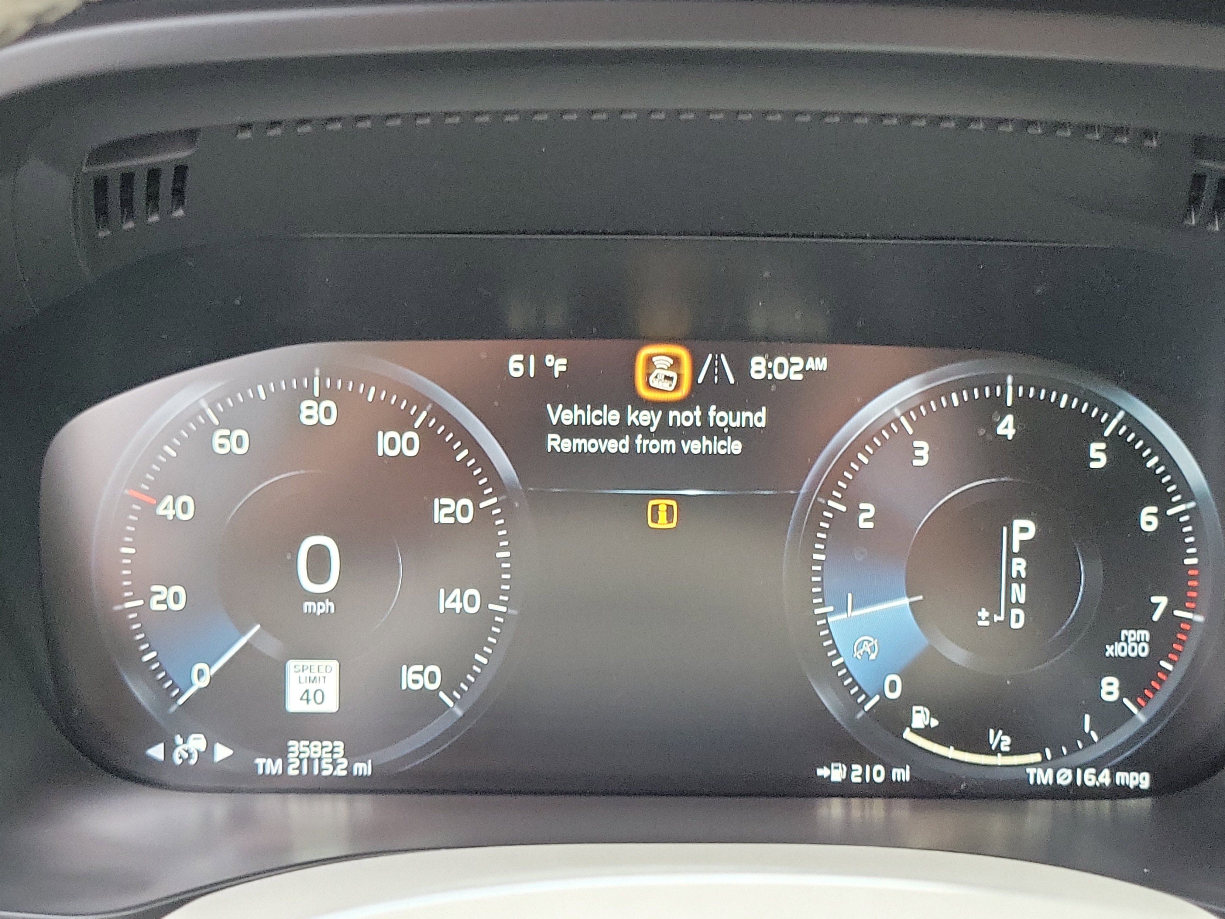 Used 2018 Volvo XC60 T6 Momentum w/ Convenience Package image 11