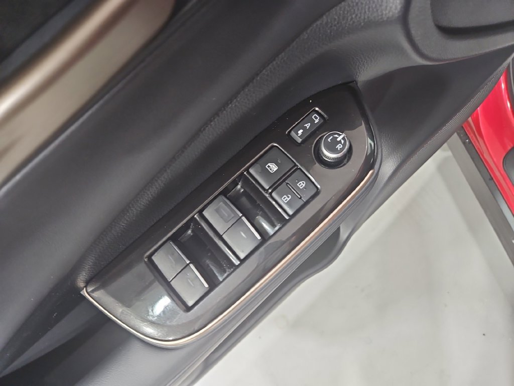 Used 2025 Toyota Crown Signia AWD/4WD image 12