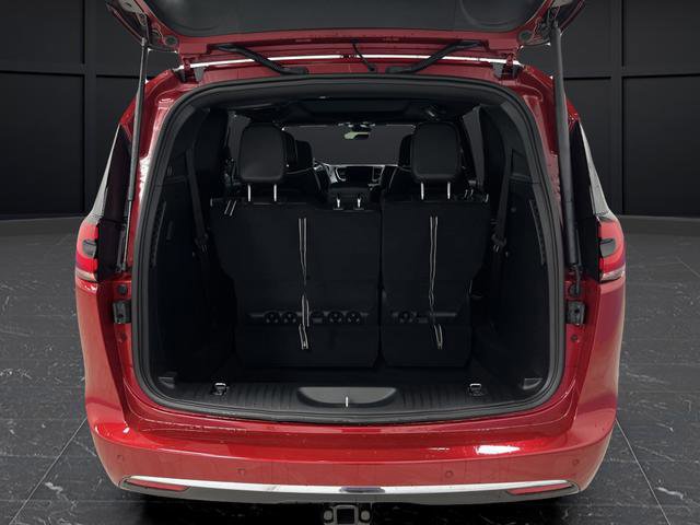 New 2026 Chrysler Pacifica Limited w/ Trailer Tow Group image 15