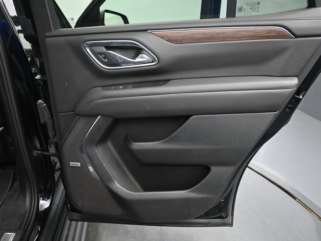 Used 2024 Chevrolet Tahoe High Country AWD/4WD image 18