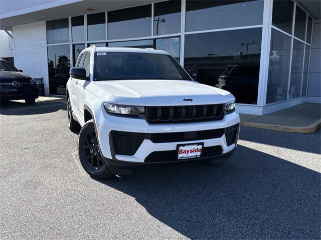 New 2026 Jeep Grand Cherokee Laredo image 2