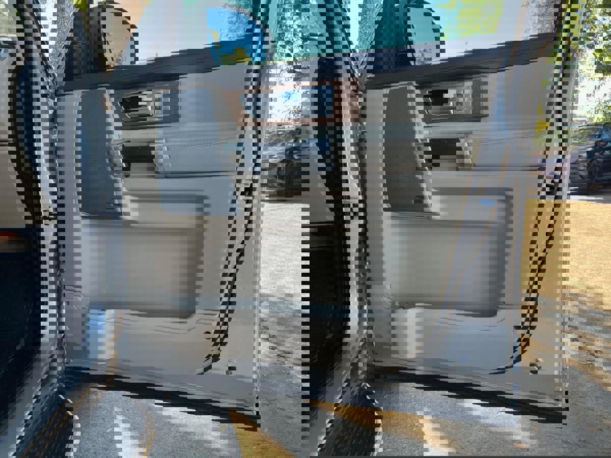 Used 2016 Land Rover LR4 HSE LUX image 37