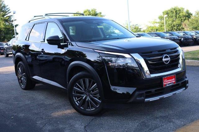 Certified 2025 Nissan Pathfinder SL w/ SL Premium Package AWD/4WD image 2