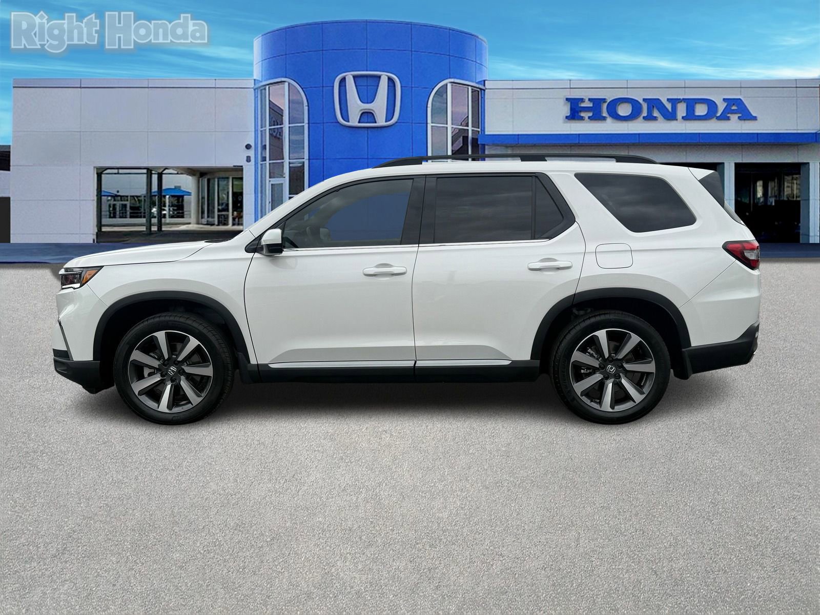 Certified 2025 Honda Pilot Touring image 4